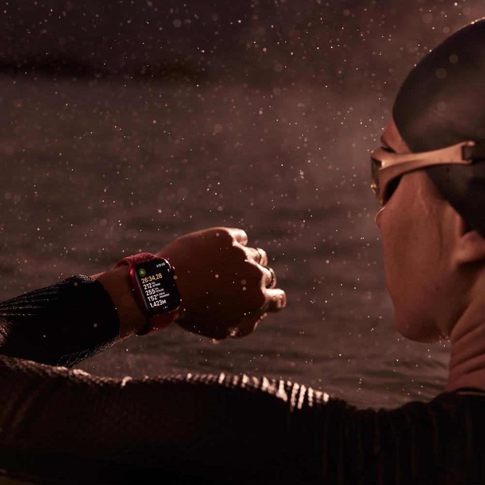 Apple Watch Series 9 GPS + Cellular • Caja de aluminio rosada de 41 mm • Correa deportiva rosado claro - S/M