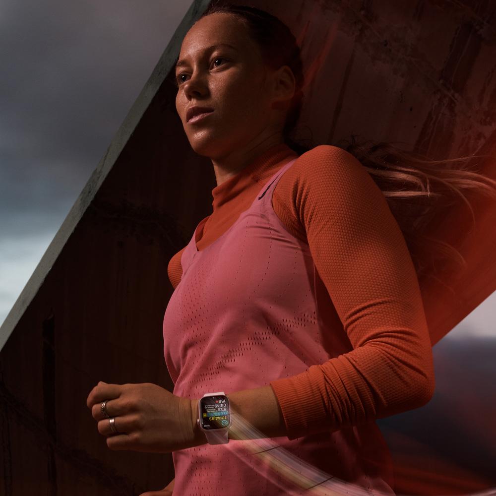 Apple Watch Series 9 GPS + Cellular • Caja de aluminio color plata de 45 mm • Correa deportiva azul tormenta - M/L